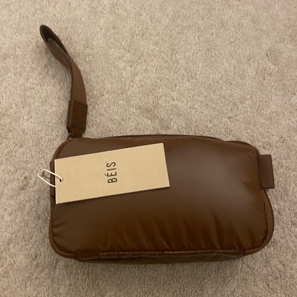 BEIS expandable pouch *color maple sold out*. New with tags